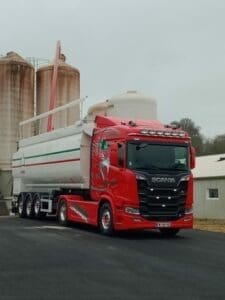 bulk semi-trailer in breeding